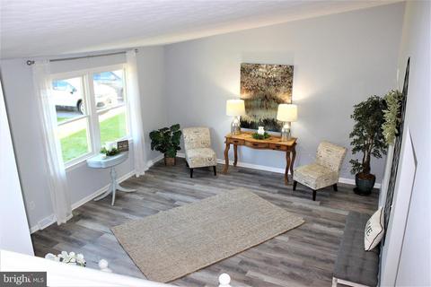 692 Johahn Dr, Westminster, MD 21158 photo 2