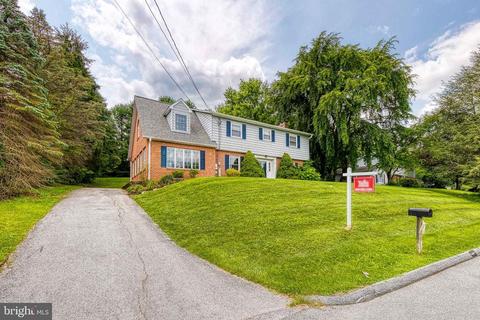 655 Geneva Dr, Westminster, MD 21157 photo 2