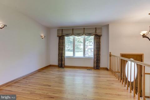 4295 Wolf Hill Dr, Hampstead, MD 21074 photo 6