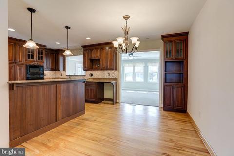 4295 Wolf Hill Dr, Hampstead, MD 21074 photo 9