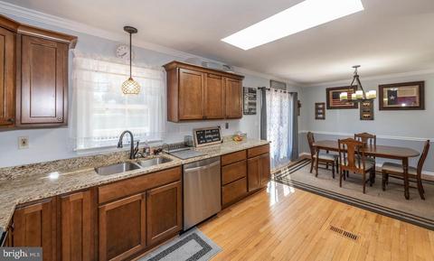 2211 Timothy Dr, Westminster, MD 21157 photo 4