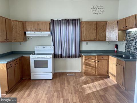 902 S Main St, Hampstead, MD 21074 photo 3