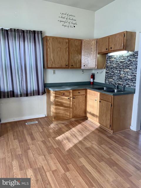 902 S Main St, Hampstead, MD 21074 photo 2