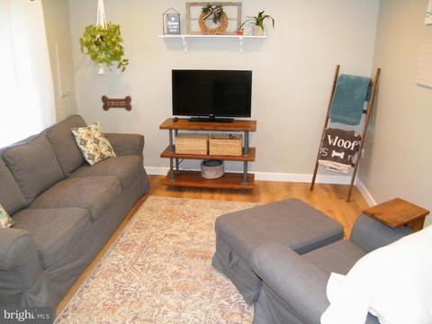 805 Ewing Dr, Westminster, MD 21158 photo 4