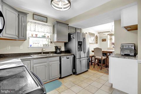 800 Trophy Dr, Hampstead, MD 21074 photo 9