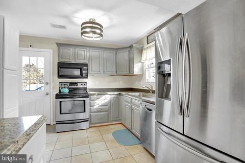 800 Trophy Dr, Hampstead, MD 21074 photo 8