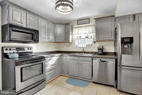 800 Trophy Dr, Hampstead, MD 21074 photo 7