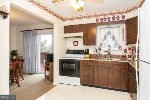 203 Opal Ave, Westminster, MD 21157 photo 4