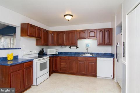 811 Ewing Dr, Westminster, MD 21158 photo 4