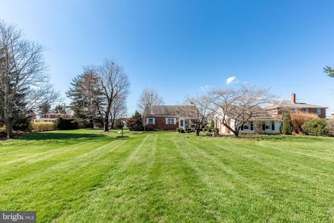 413 E Baltimore St, Taneytown, MD 21787 photo 2