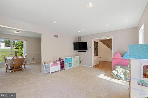 663 Windsor Dr, Westminster, MD 21158 photo 8