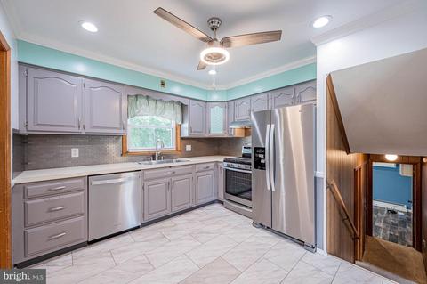 2104 Sterling Ct, Hampstead, MD 21074 photo 5