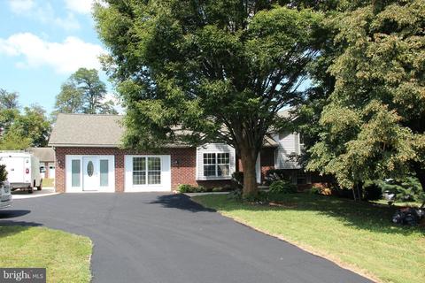 820 Amanda Dr, Westminster, MD 21158 photo 2