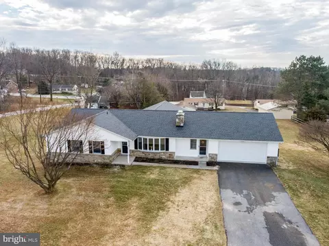 3411 Schaefer Dr, Hampstead, MD 21074 photo 2