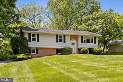 6839 Autumn View Dr, Sykesville, MD 21784