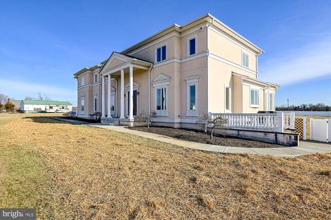 2880 Runneymede Dr, Westminster, MD 21158