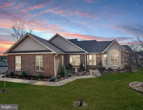 1612 Regal Dr, Sykesville, MD 21784