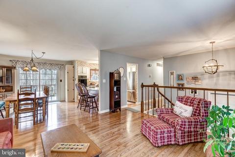 4298 Wolf Hill Dr, Hampstead, MD 21074 photo 9