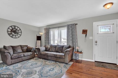 698 Windsor Dr, Westminster, MD 21158 photo 5