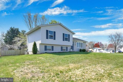 698 Windsor Dr, Westminster, MD 21158 photo 2