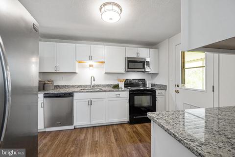 4201 Wolf Ct, Hampstead, MD 21074 photo 9