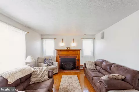 1436 Fairmount Rd, Hampstead, MD 21074 photo 4