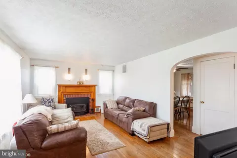 1436 Fairmount Rd, Hampstead, MD 21074 photo 3