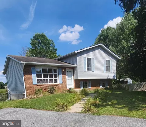 212 Grand Dr, Taneytown, MD 21787