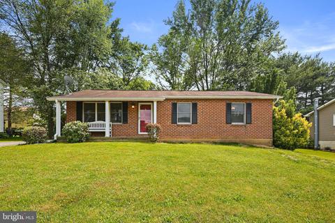 7249 Pommel Dr, Sykesville, MD 21784