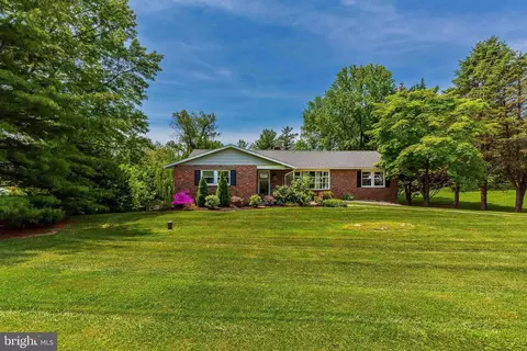 413 Hook Rd, Westminster, MD 21157 photo 2
