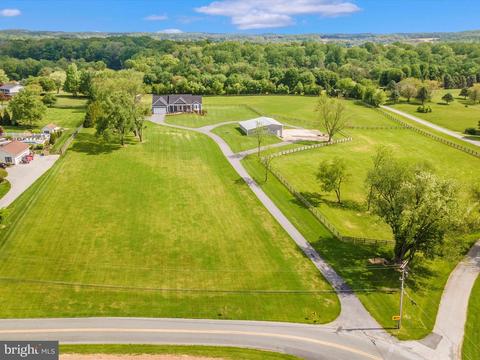 1066 Hoods Mill Rd, Woodbine, MD 21797