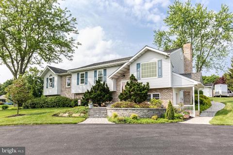 2584 Mindi Dr, Manchester, MD 21102