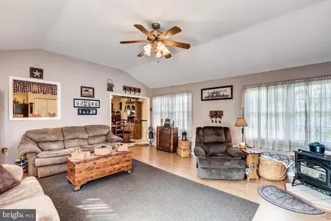 550 Lees Mill Rd, Hampstead, MD 21074 photo 9