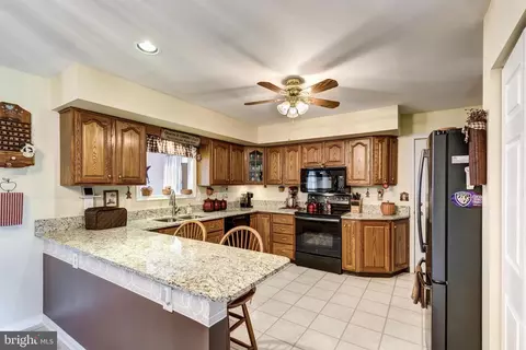 550 Lees Mill Rd, Hampstead, MD 21074 photo 2