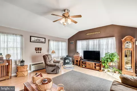 550 Lees Mill Rd, Hampstead, MD 21074 photo 8