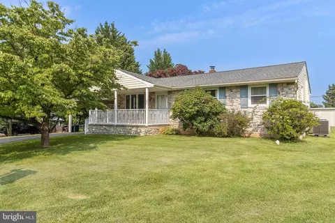 6219 E Hemlock Dr, Sykesville, MD 21784