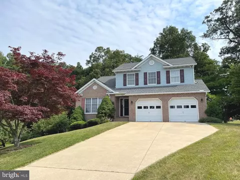 662 Golden Dr, Westminster, MD 21157