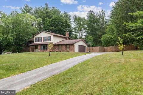 1211 Wynside Ln, Hampstead, MD 21074 photo 4