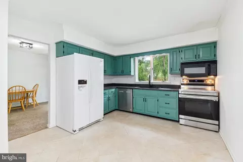 1211 Wynside Ln, Hampstead, MD 21074 photo 13