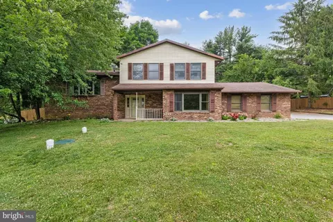 1211 Wynside Ln, Hampstead, MD 21074