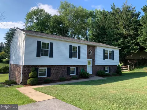 724 Redwood Dr, Westminster, MD 21157