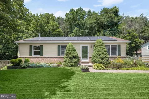 7262 Pommel Dr, Sykesville, MD 21784