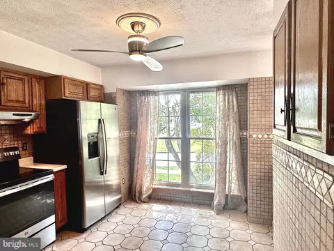 689 Clearview Ave, Hampstead, MD 21074 photo 5