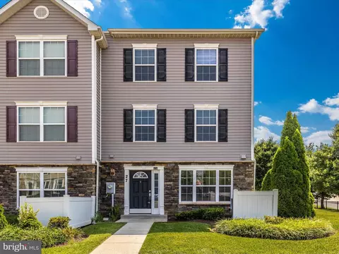 1901 Lennox Dr #27, Sykesville, MD 21784