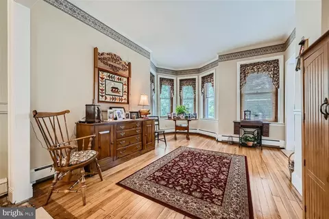262 E Main St, Westminster, MD 21157 photo 4
