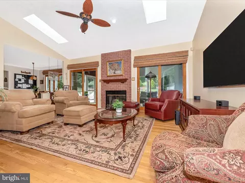 830 Jessica Lee Ln, Westminster, MD 21157 photo 5