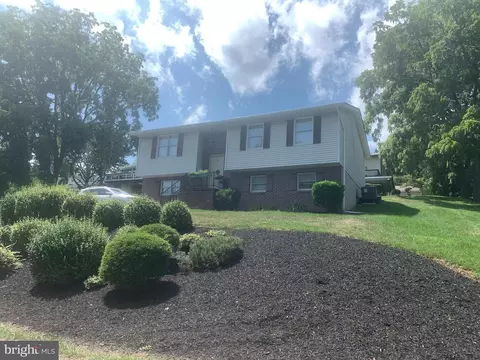17 Ridge View Dr, Westminster, MD 21157