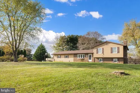 1896 Lakeland Dr, Finksburg, MD 21048