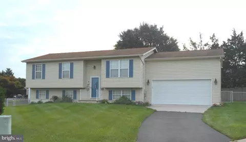 112 Courier Ct, Taneytown, MD 21787