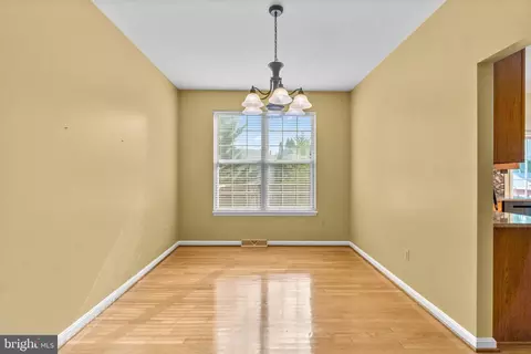 677 Windsor Dr, Westminster, MD 21158 photo 8